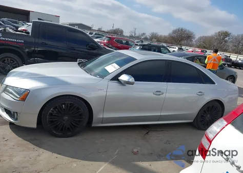 2014 Audi S8 4.0T z USA, uszkodzony, nr VIN WAUD2AFD7EN003190